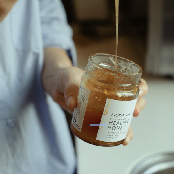 【限時半價】滋潤喉嚨、抗炎美肌、增強免疫力  | Storm+India MANUKA Honey野生麥蘆卡蜂蜜UMF8+ MGO 208+ (400g) - Image 2